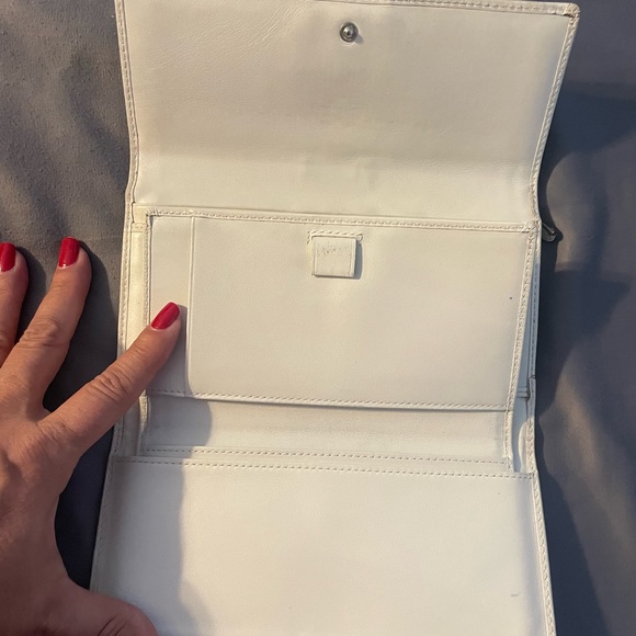 Coach wallet. Normal wear. - Picture 9 of 9